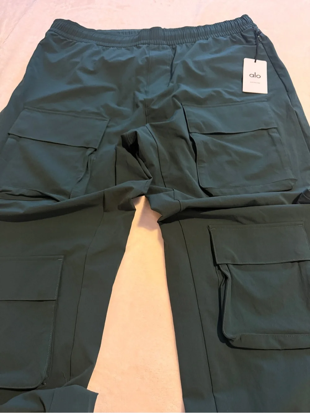 NWT ALO Yoga Cargo Venture Pant Stealth Green Men’s